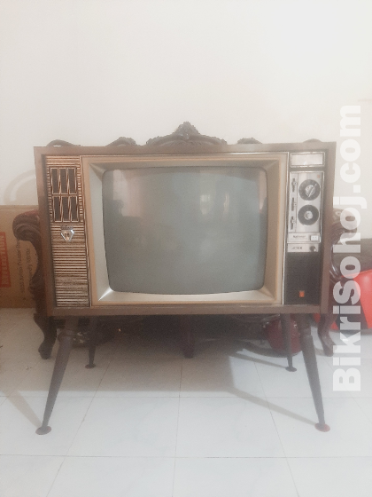National deluxe 24 console tv